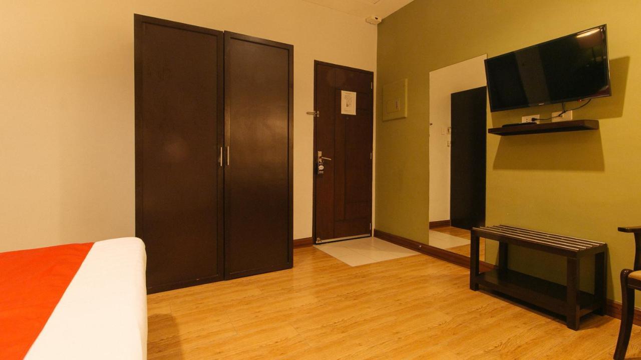 Reddoorz @ Gardenview Hotel Gtower Анхелес Екстер'єр фото